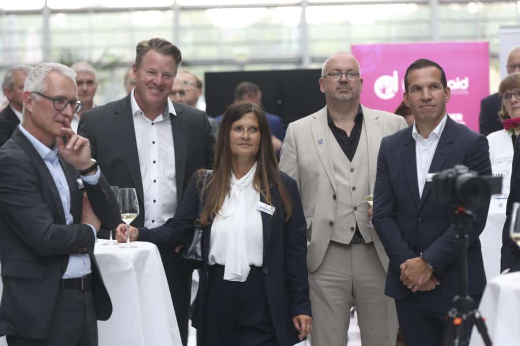 Bernd Fischer und Özlem Parakenings beim Champagnerempfang