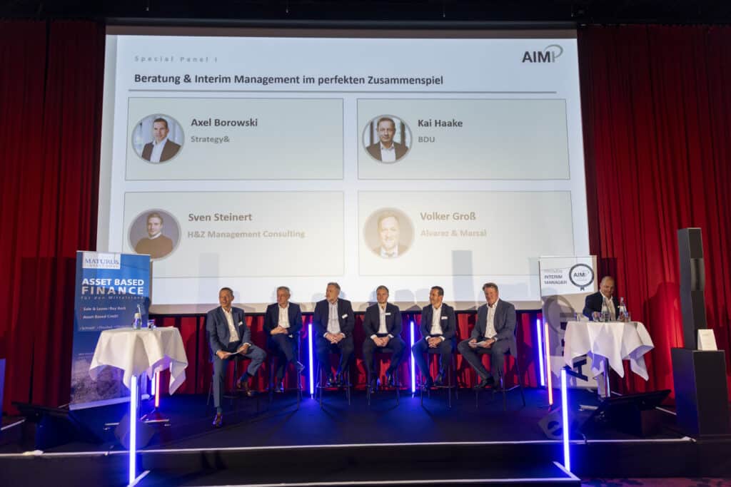 Panel Zusammenspiel zwischen Interim Managern und Beratern