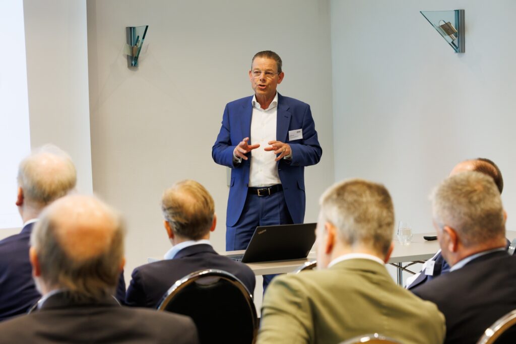 Andreas Lau at the Strategic Transformation workshop - from crisis helper to designer